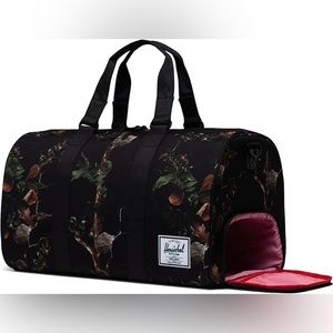 NWOT Herschel Novel Duffel Bag in Forest Camo